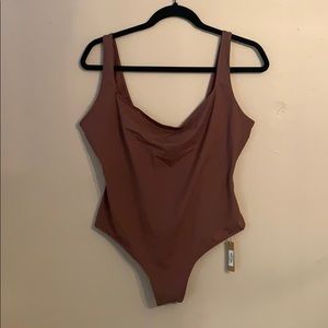 SKIMS Body Basics Square Neck Bodysuit. Garnet 3X